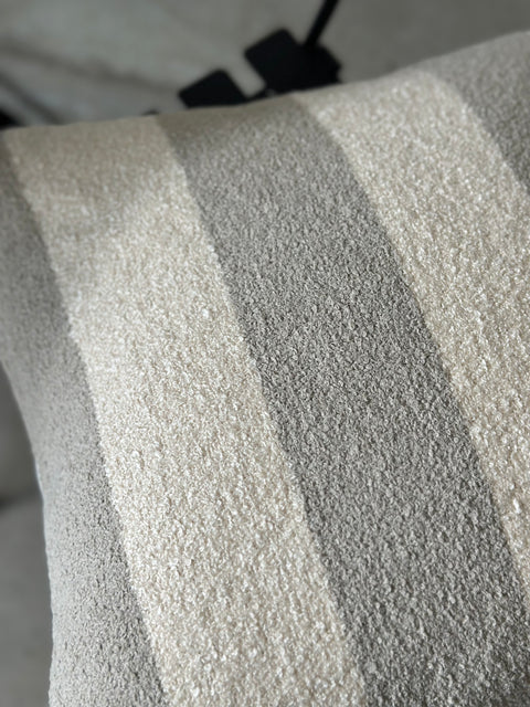 Cushion 15 / Outdoor+Indoor / Bouclé / Grey / Offwhite / 50x50 cm