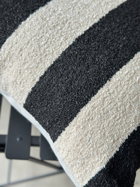 Cushion 13 / Outdoor+Indoor / Bouclé / Black / Offwhite / 50x50 cm