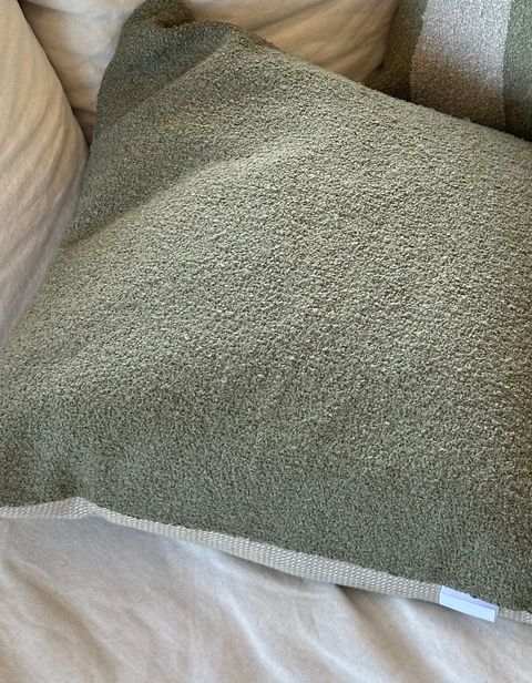 Cushion 16 / Outdoor+Indoor / Bouclé / Olive / 50x50 cm