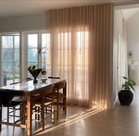 "Flamskyddare måttbeställda gardiner från Moshi Studios"