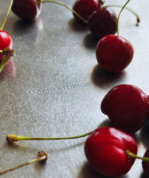 Set of 2: Moshi Metal Placemats / Brushed Steel / 30x40 cm