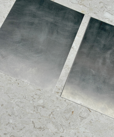 Set of 2: Moshi Metal Placemats / Brushed Steel / 30x40 cm