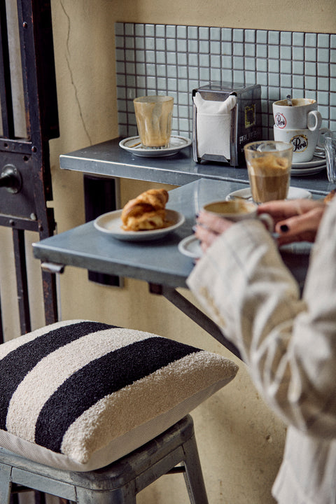 Cushion 13 / Outdoor+Indoor / Bouclé / Black / Offwhite / 50x50 cm