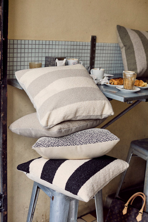 Cushion 15 / Outdoor+Indoor / Bouclé / Grey / Offwhite / 50x50 cm