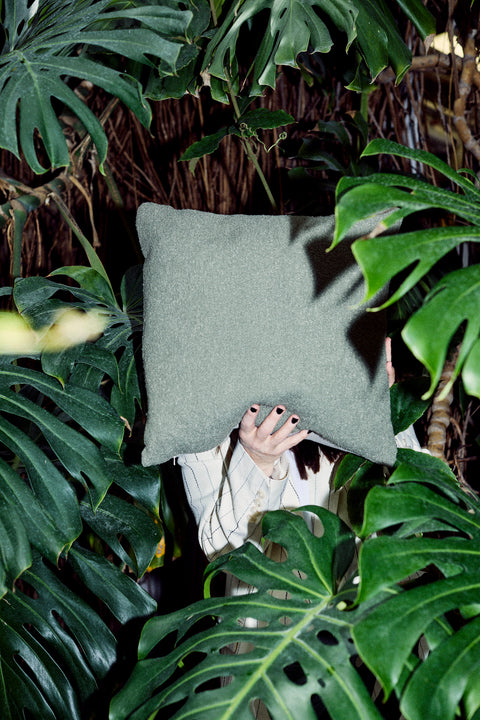 Cushion 16 / Outdoor+Indoor / Bouclékudde / Olive / 50x50 cm