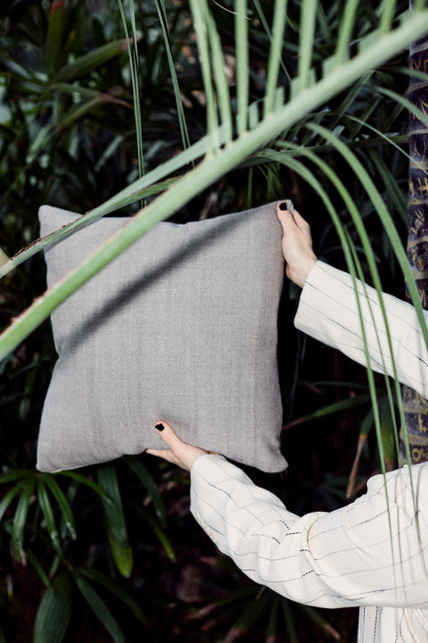 Cushion 20 / Outdoor+Indoor / Kudde / Linnelook Melerad / 50x50 cm