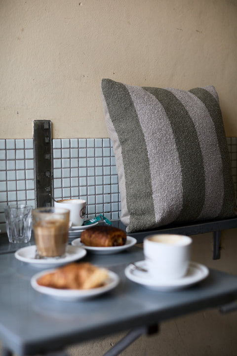 Cushion 14 / Outdoor+Indoor / Bouclé / Olive / Beige / 50x50 cm