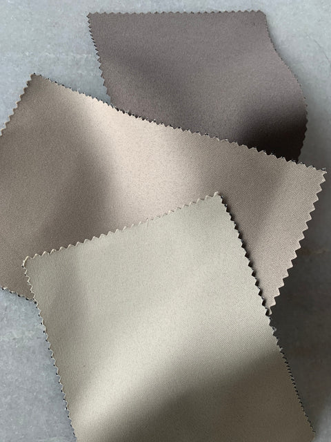 Drape 04 i färgerna Beige, Sand och Mörkbrun