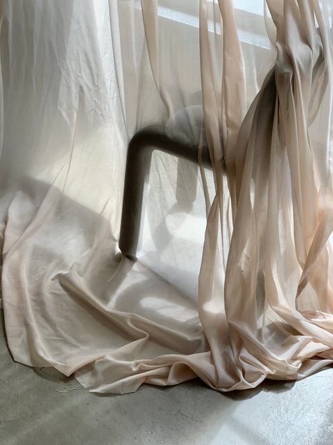 Moshi Studios Måttbeställd gardin Drape 01 i färgen Nude