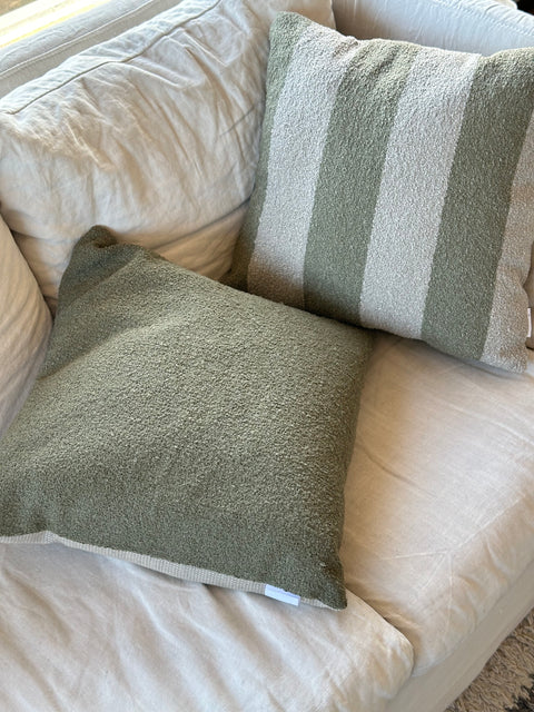 Cushion 16 / Outdoor+Indoor / Bouclé / Olive / 50x50 cm