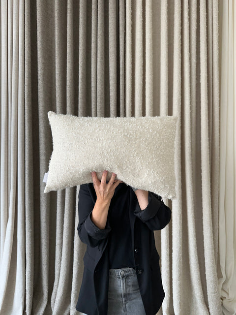 Cushion 06 / Prydnadskudde i ullbouclé och linne, offwhite, 40x60 cm av Moshi Studios