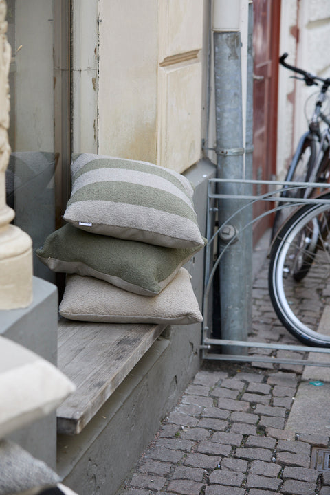 Cushion 18 / Outdoor+Indoor / Bouclé / Nature / 50x50 cm